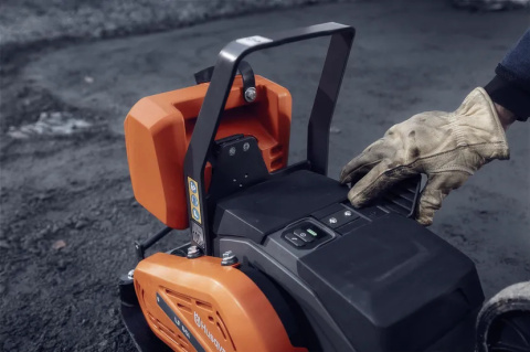 zageszczarka-plytowa-jednokierunkowa-husqvarna-LF-60i-LAT-akumulatorowa-BLi-X-36V zageszczarka-plytowa-jednokierunkowa-husqvarna-LF-60i-LAT-akumulatorowa-BLi-X-36V