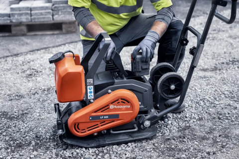 zageszczarka-plytowa-jednokierunkowa-husqvarna-LF-60i-LAT-akumulatorowa-BLi-X-36V zageszczarka-plytowa-jednokierunkowa-husqvarna-LF-60i-LAT-akumulatorowa-BLi-X-36V