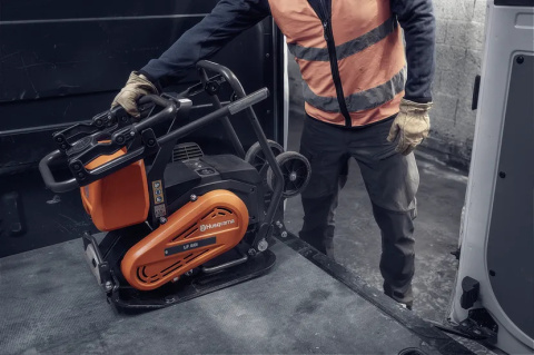 zageszczarka-plytowa-jednokierunkowa-husqvarna-LF-60i-LAT-akumulatorowa-BLi-X-36V zageszczarka-plytowa-jednokierunkowa-husqvarna-LF-60i-LAT-akumulatorowa-BLi-X-36V