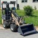 Kompaktowa ładowarka kołowa Meyer LW15 z silnikiem Perkins Euro 5 i sterowaniem joystickiem