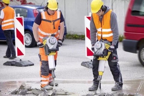 Profesjonalny młot wyburzeniowy spalinowy Wacker Neuson BH65 o energii udaru 65 J Profesjonalny młot wyburzeniowy spalinowy Wacker Neuson BH65 o energii udaru 65 J