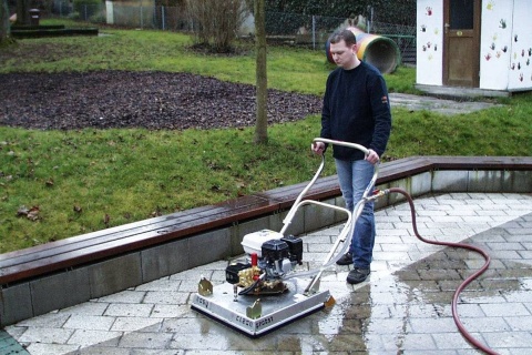 Wysokociśnieniowa myjka do kostki brukowej Probst EASYCLEAN EC-60 z osłoną przeciwbryzgową Wysokociśnieniowa myjka do kostki brukowej Probst EASYCLEAN EC-60 z osłoną przeciwbryzgową