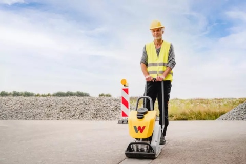 rofesjonalna zagęszczarka jednokierunkowa Wacker Neuson BPS 2050A z silnikiem Honda do zagęszczania gruntu i kostki