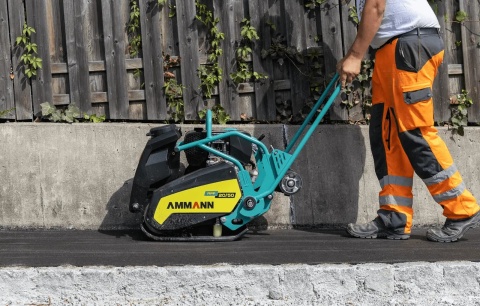 Zagęszczarka ammann apf 20/50 podczas pracy